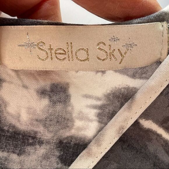 Stella Sky Gray and White Poncho Style Cold Shoulder Top - Picture 9 of 12